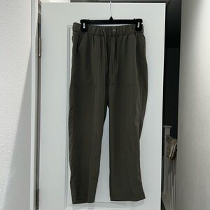 Cropped active pants